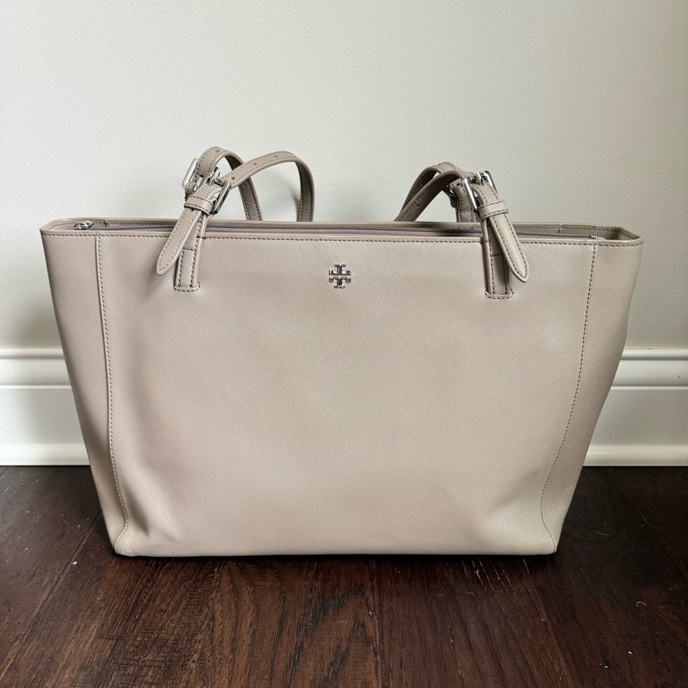Tory Burch Like New! Large Emerson Tote with Laptop Sleeve
